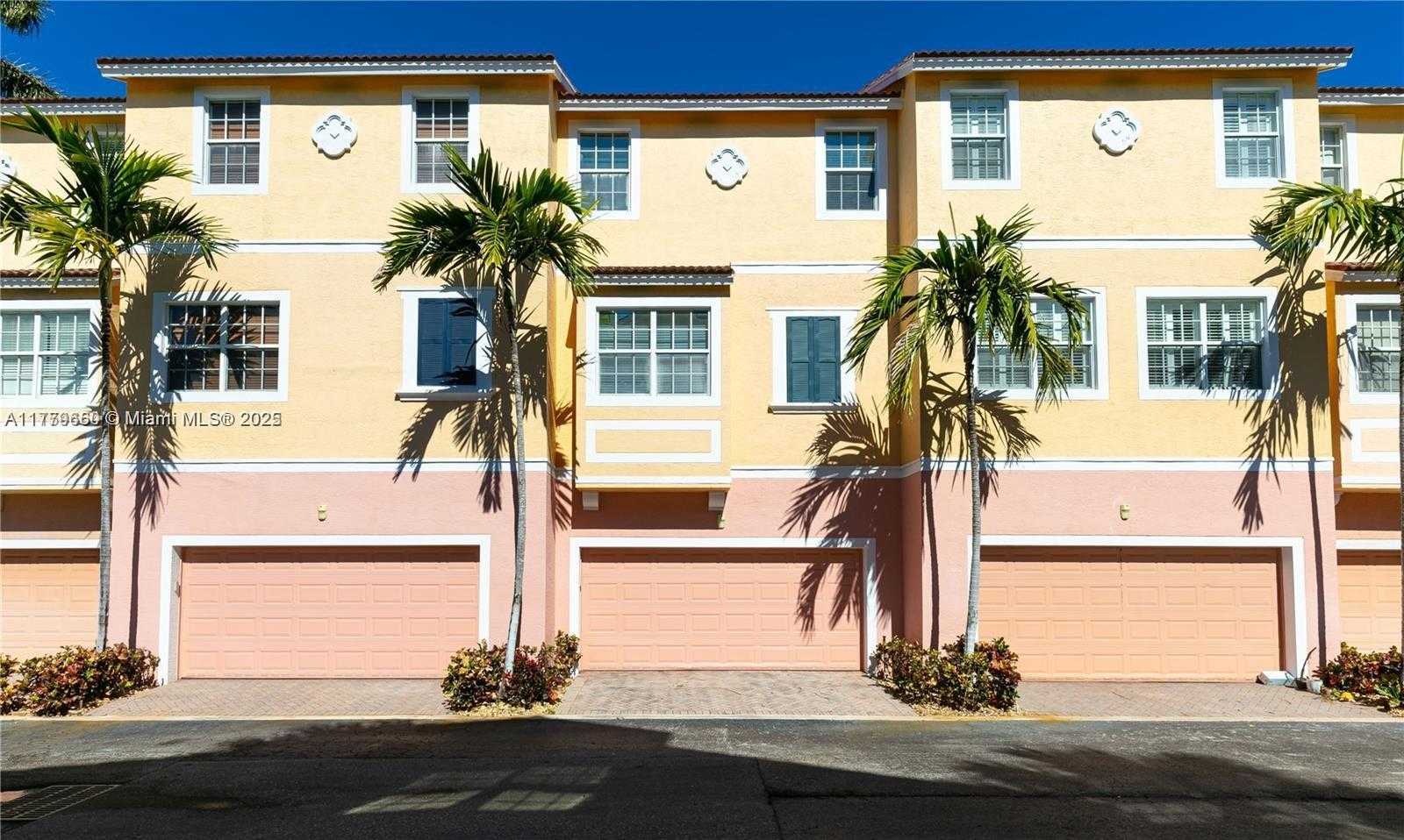 Small Image of 104 HARBORS WAY #104, Boynton Beach Number 7