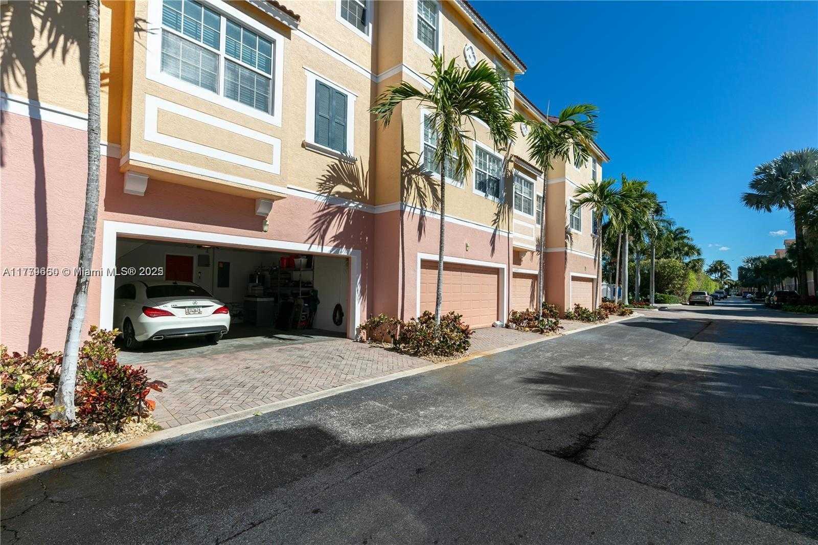 Small Image of 104 HARBORS WAY #104, Boynton Beach Number 8