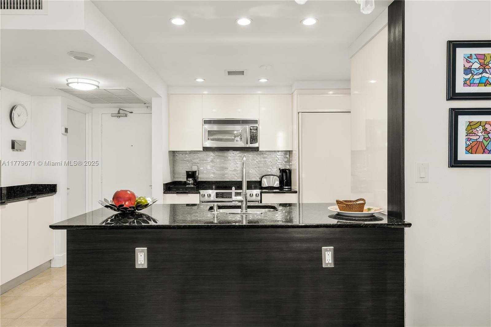 Small Image of 10275 COLLINS AV #611, Bal Harbour Number 13