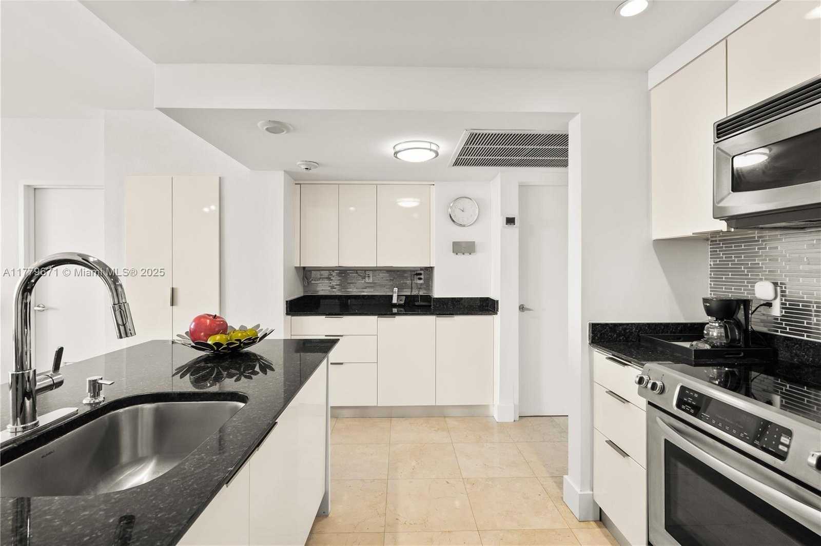 Small Image of 10275 COLLINS AV #611, Bal Harbour Number 14