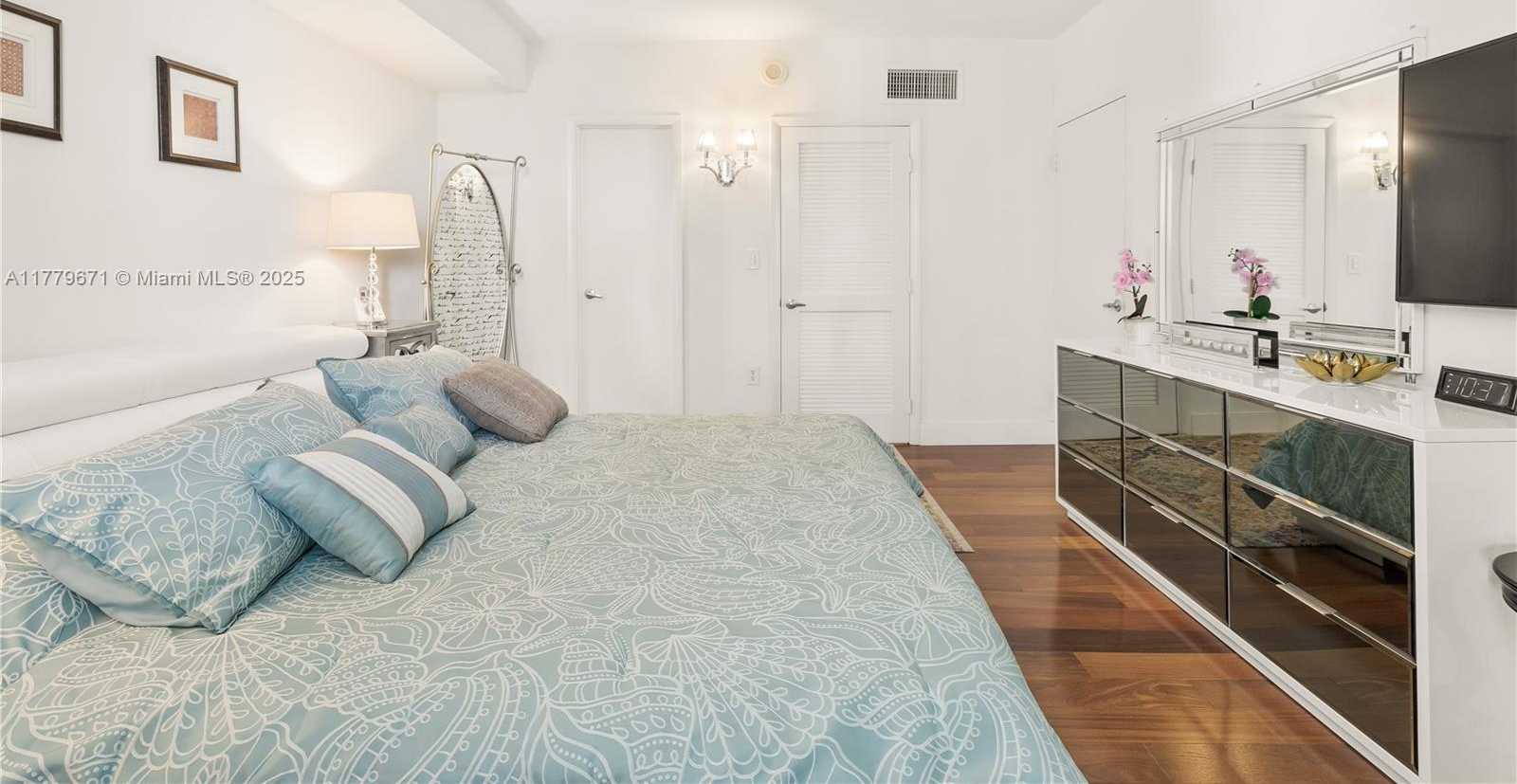 Small Image of 10275 COLLINS AV #611, Bal Harbour Number 16