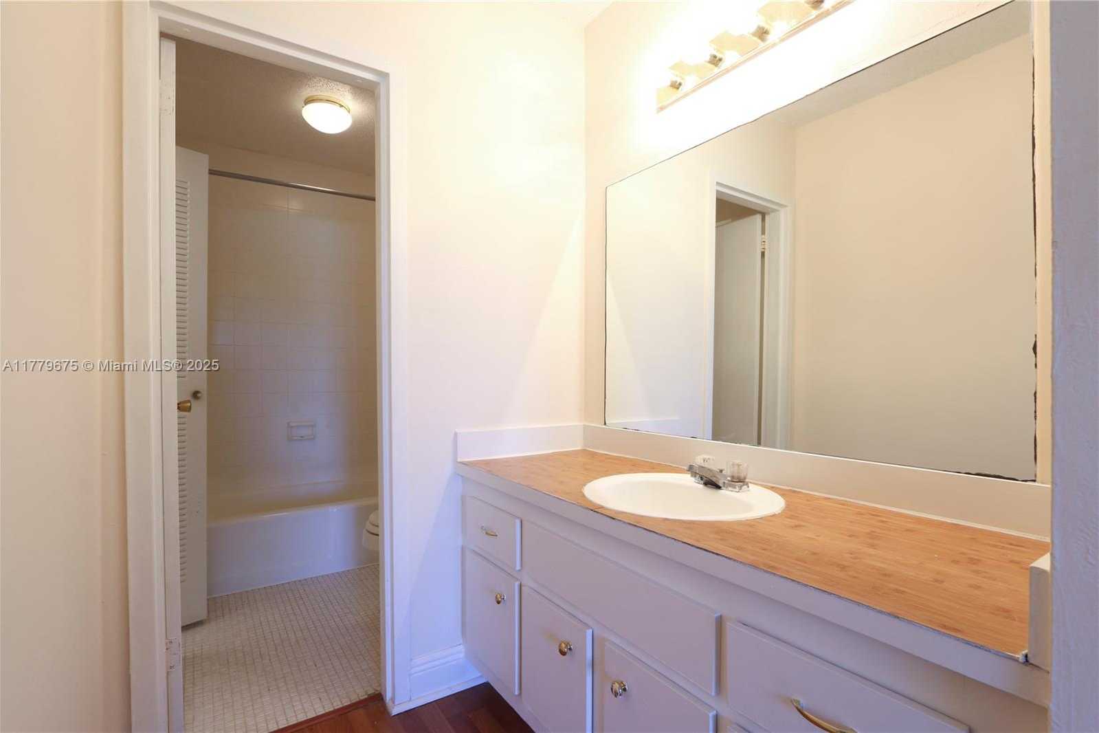 Small Image of 4810 NORTH WEST 79TH AVE #306, Doral Number 6
