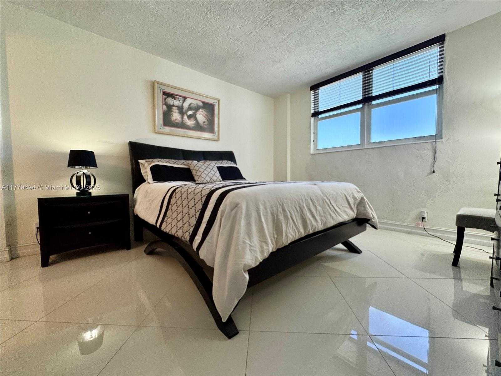 Small Image of 3000 SOUTH OCEAN DR #1422, Hollywood Number 23