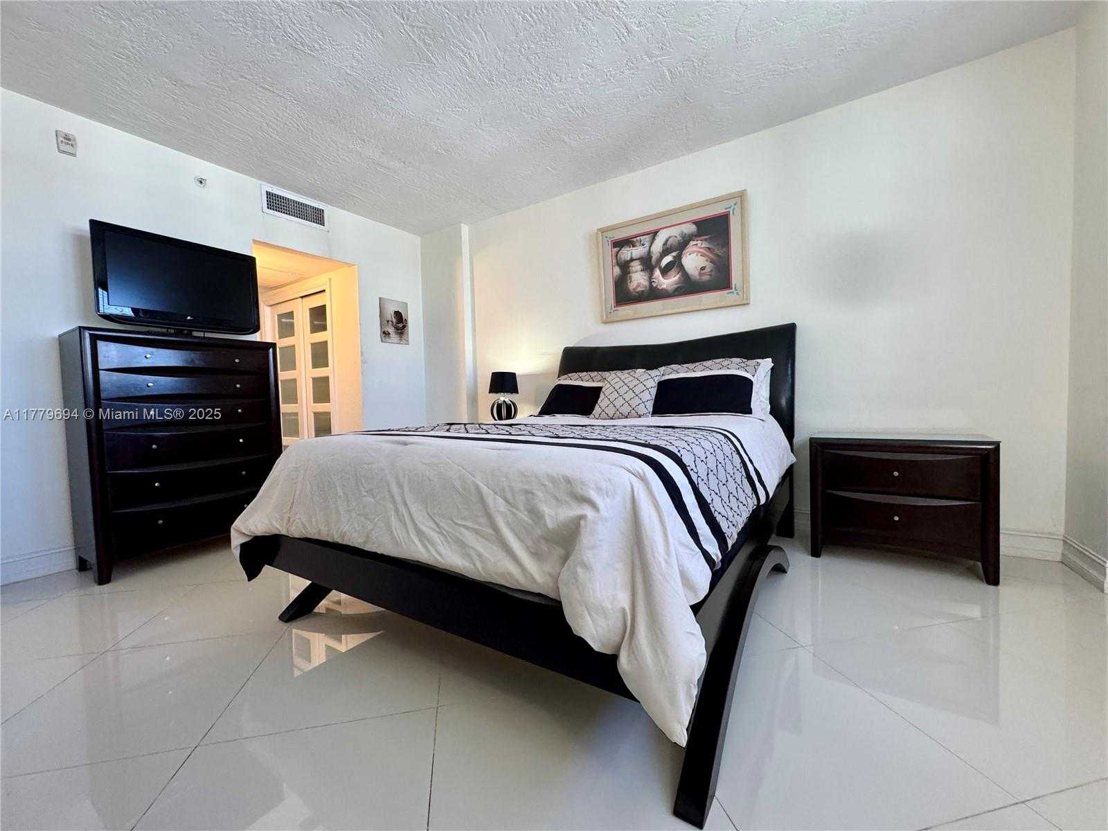 Small Image of 3000 SOUTH OCEAN DR #1422, Hollywood Number 25