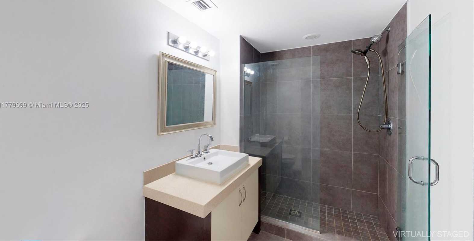 Small Image of 2160 PARK AVE #104, Miami Beach Number 7