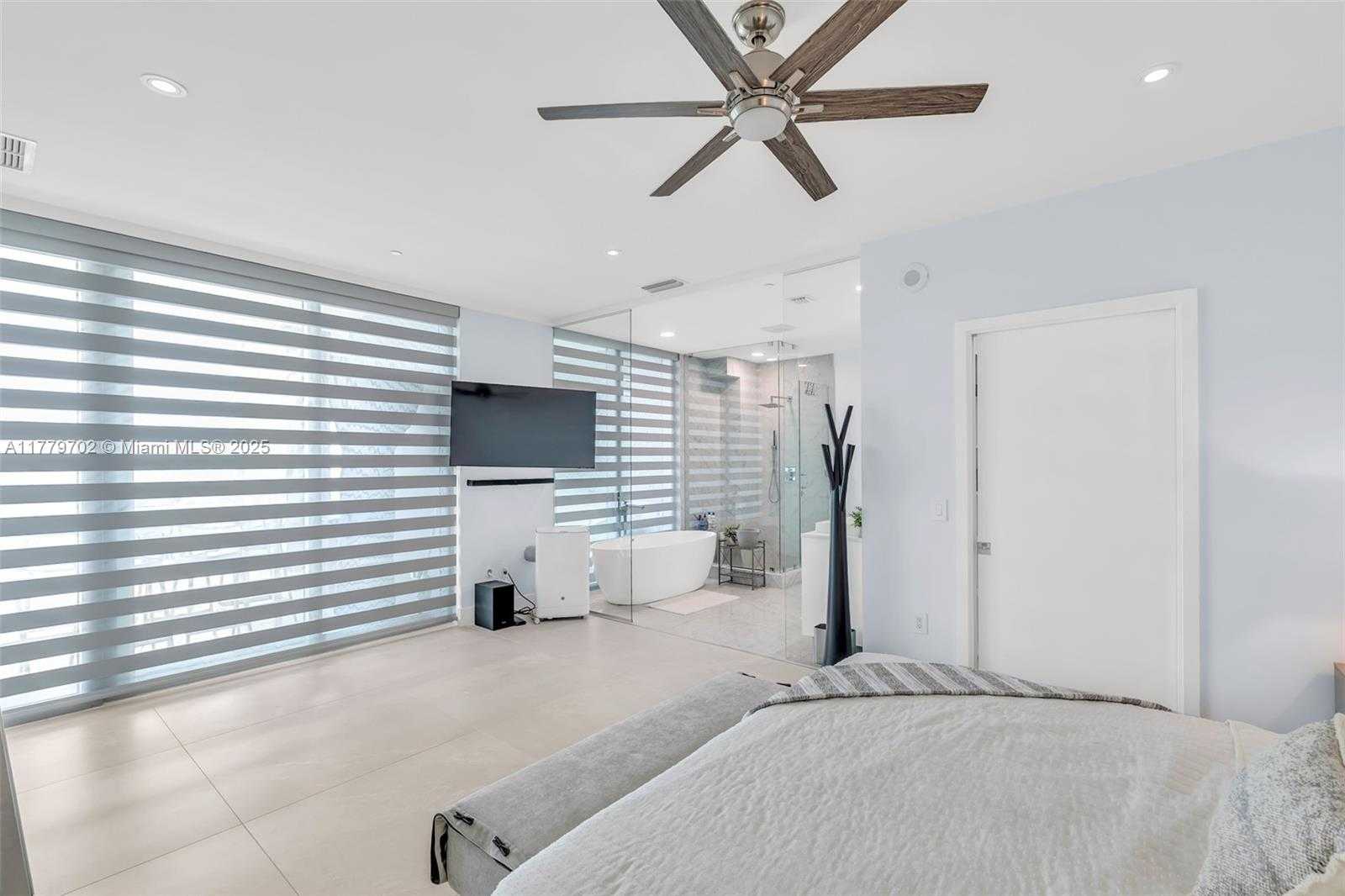 Small Image of 650 NORTH EAST 32ND ST #BH4, Miami Number 19