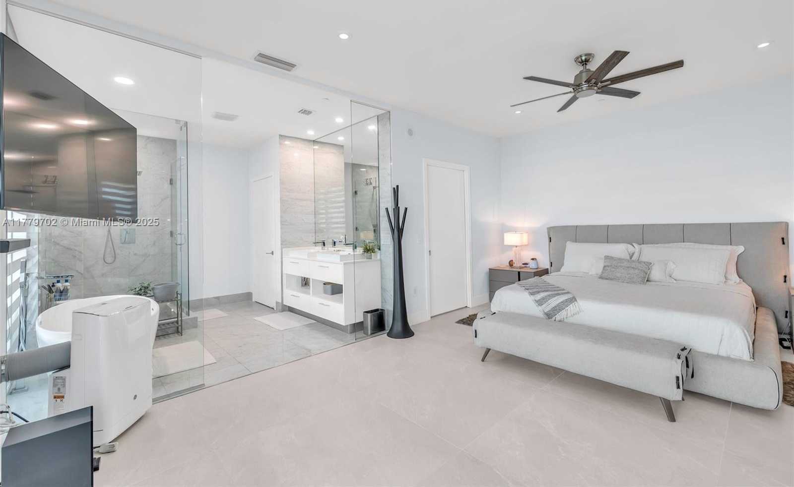 Small Image of 650 NORTH EAST 32ND ST #BH4, Miami Number 20