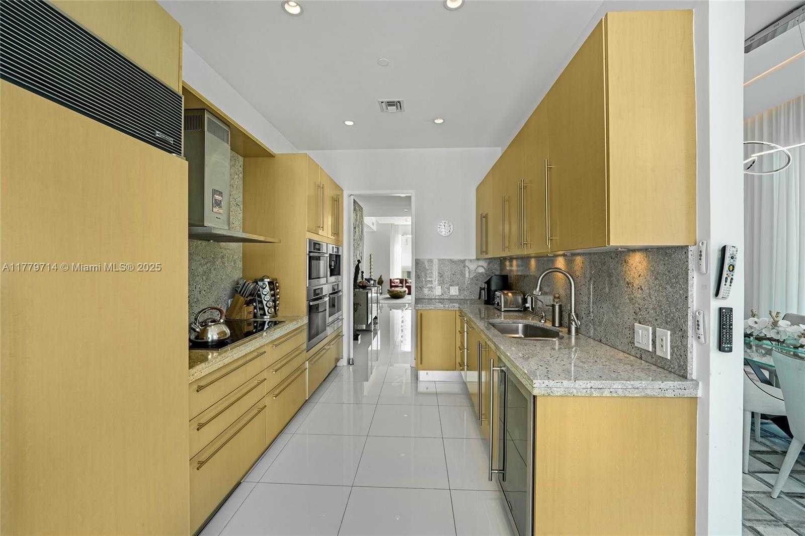 Small Image of 900 BRICKELL KEY BLVD #2304, Miami Number 22