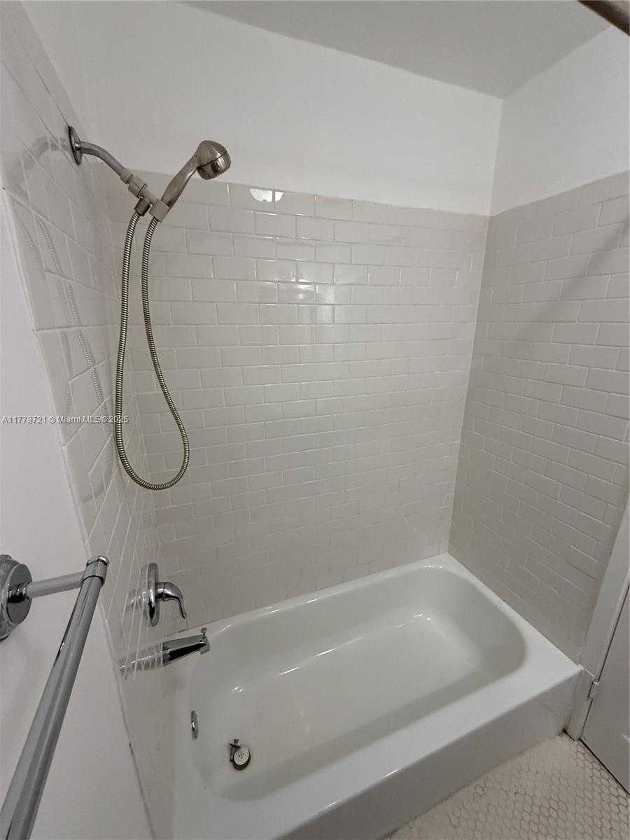 Small Image of 405 SOUTH WEST 29TH CT #6B, Miami Number 6