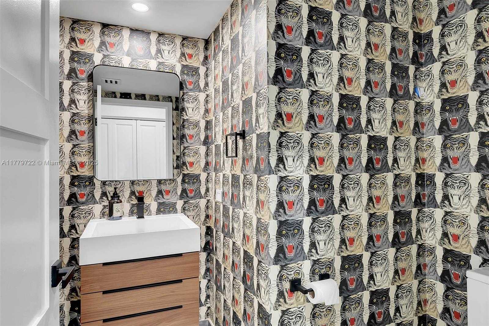 Small Image of 848 BRICKELL KEY DR #301, Miami Number 10
