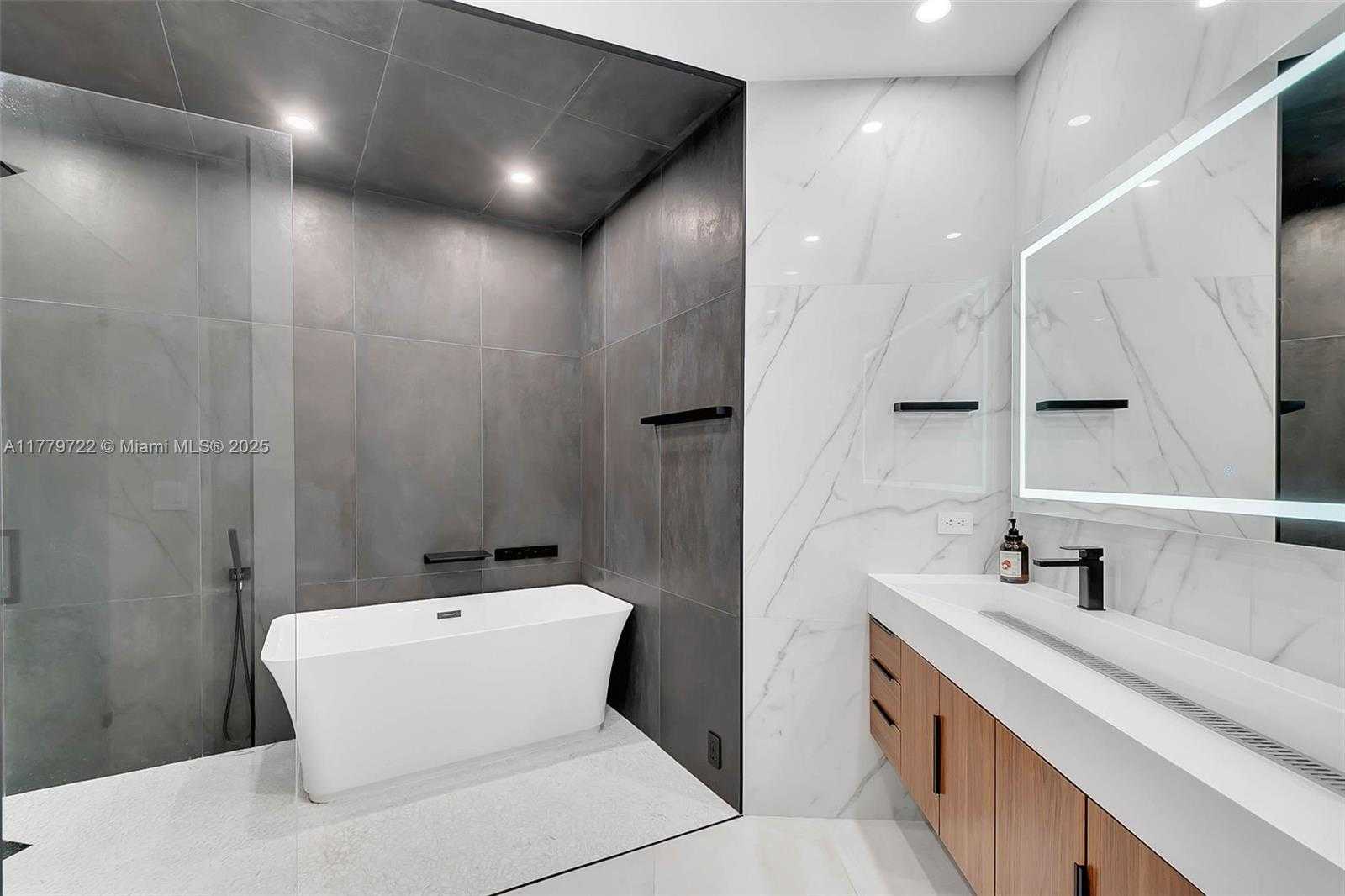 Small Image of 848 BRICKELL KEY DR #301, Miami Number 8