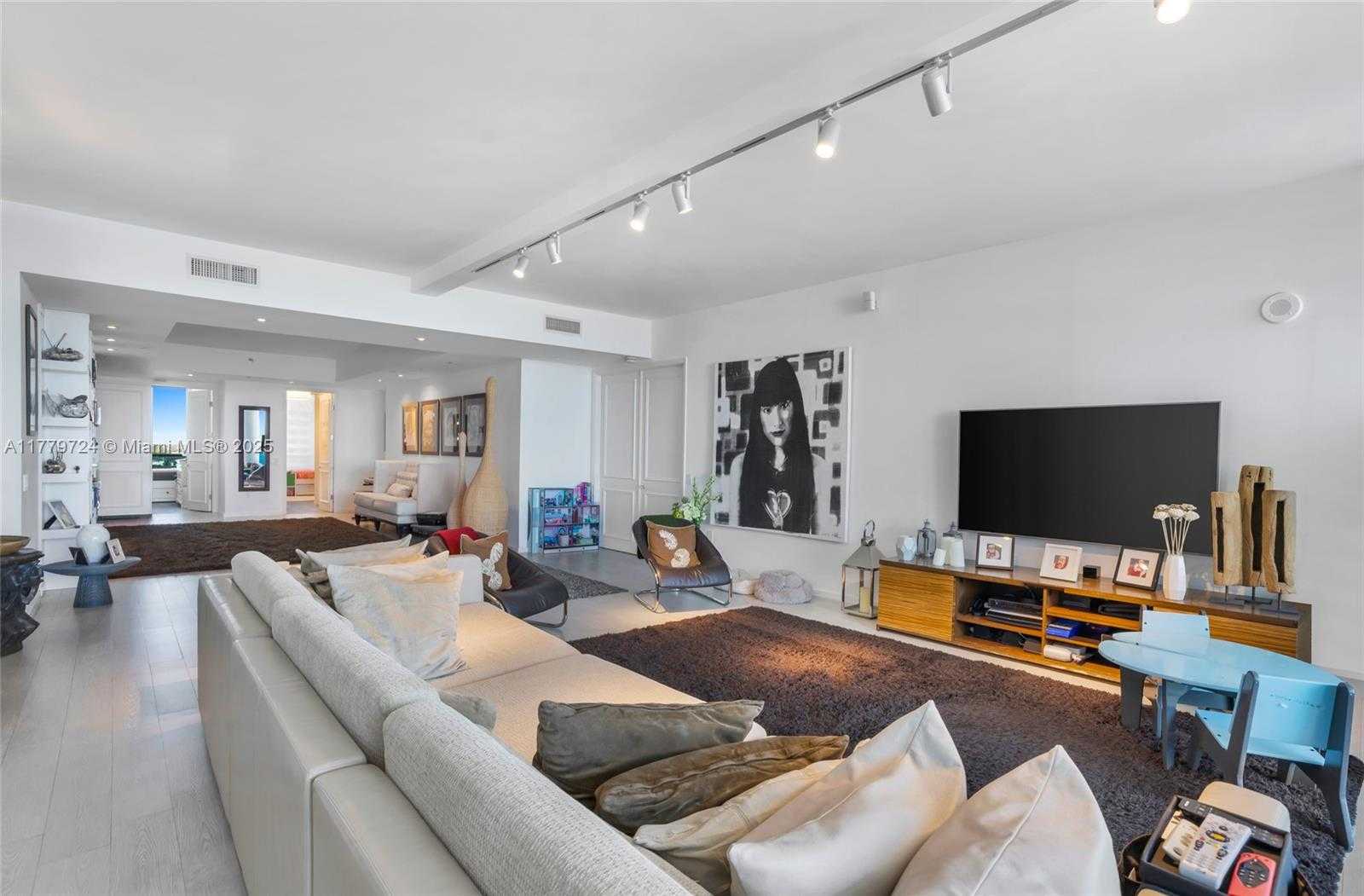 Small Image of 5959 COLLINS AVE #1105, Miami Beach Number 24