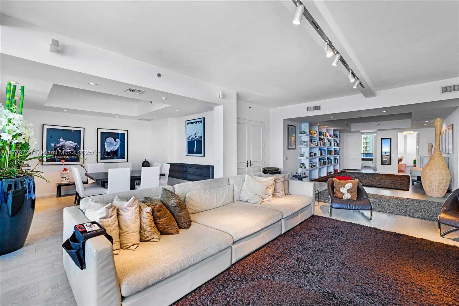 Small Image of 5959 COLLINS AVE #1105, Miami Beach Number 26