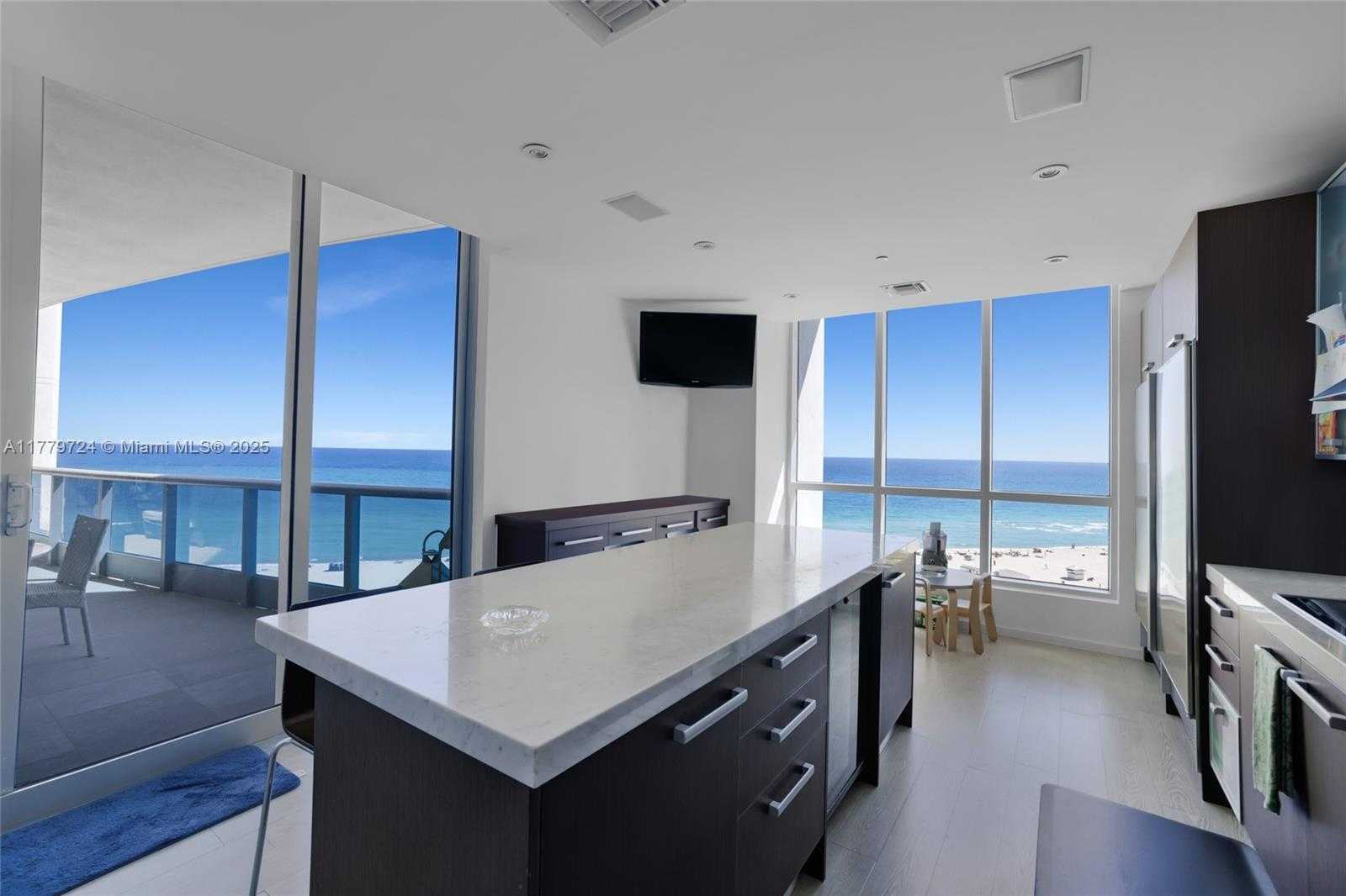 Small Image of 5959 COLLINS AVE #1105, Miami Beach Number 3