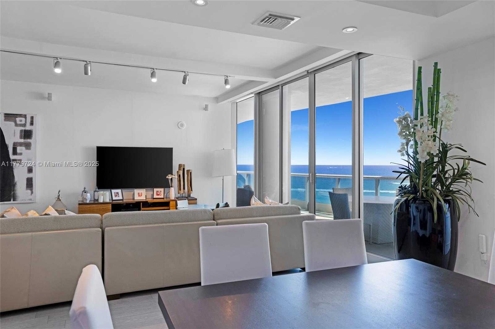 Small Image of 5959 COLLINS AVE #1105, Miami Beach Number 30