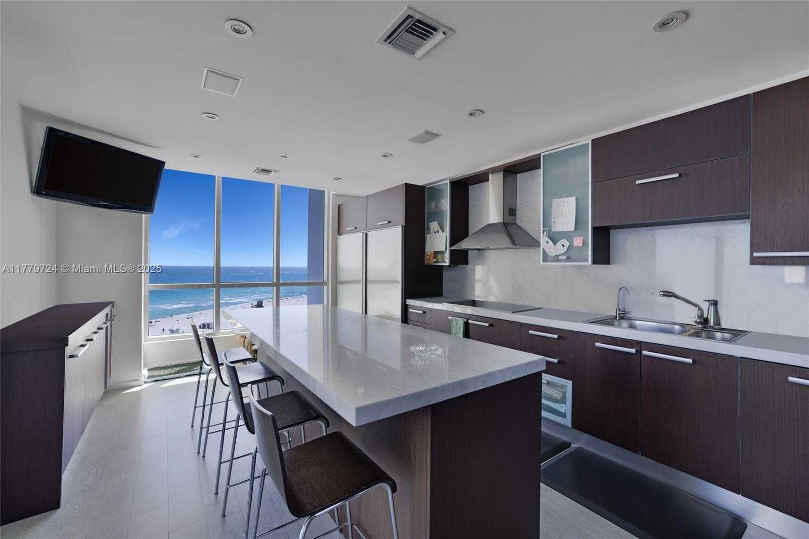 Small Image of 5959 COLLINS AVE #1105, Miami Beach Number 35