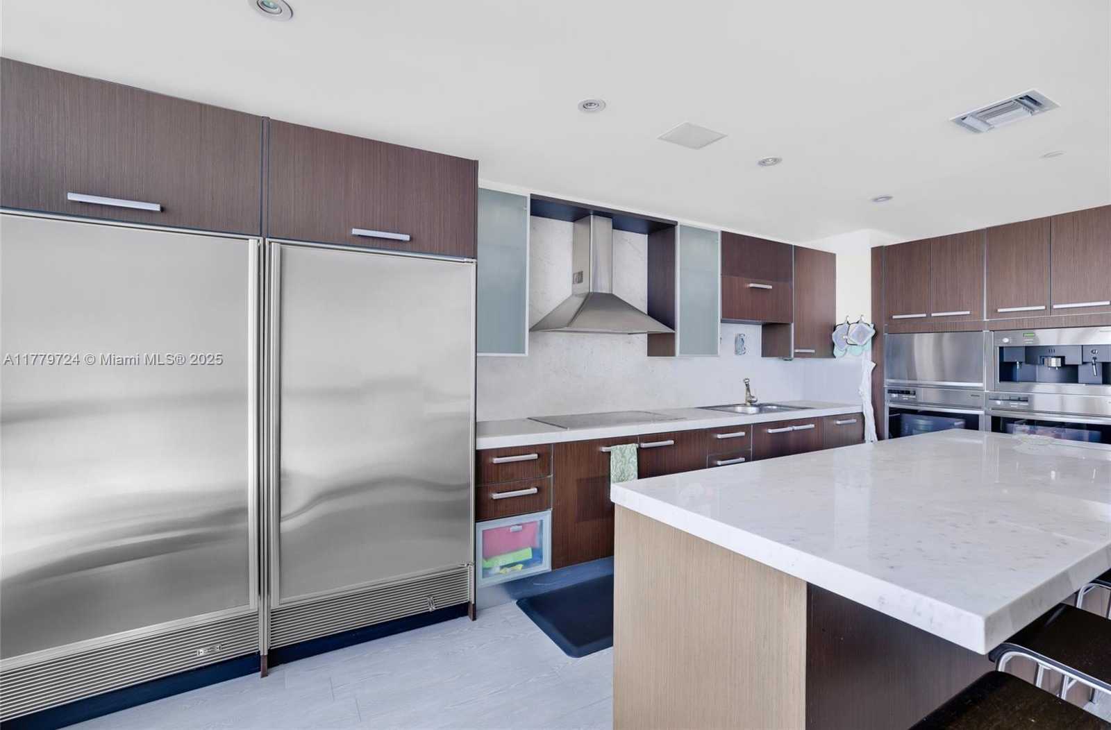 Small Image of 5959 COLLINS AVE #1105, Miami Beach Number 37