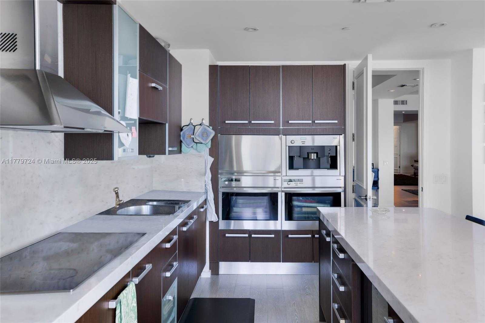 Small Image of 5959 COLLINS AVE #1105, Miami Beach Number 39