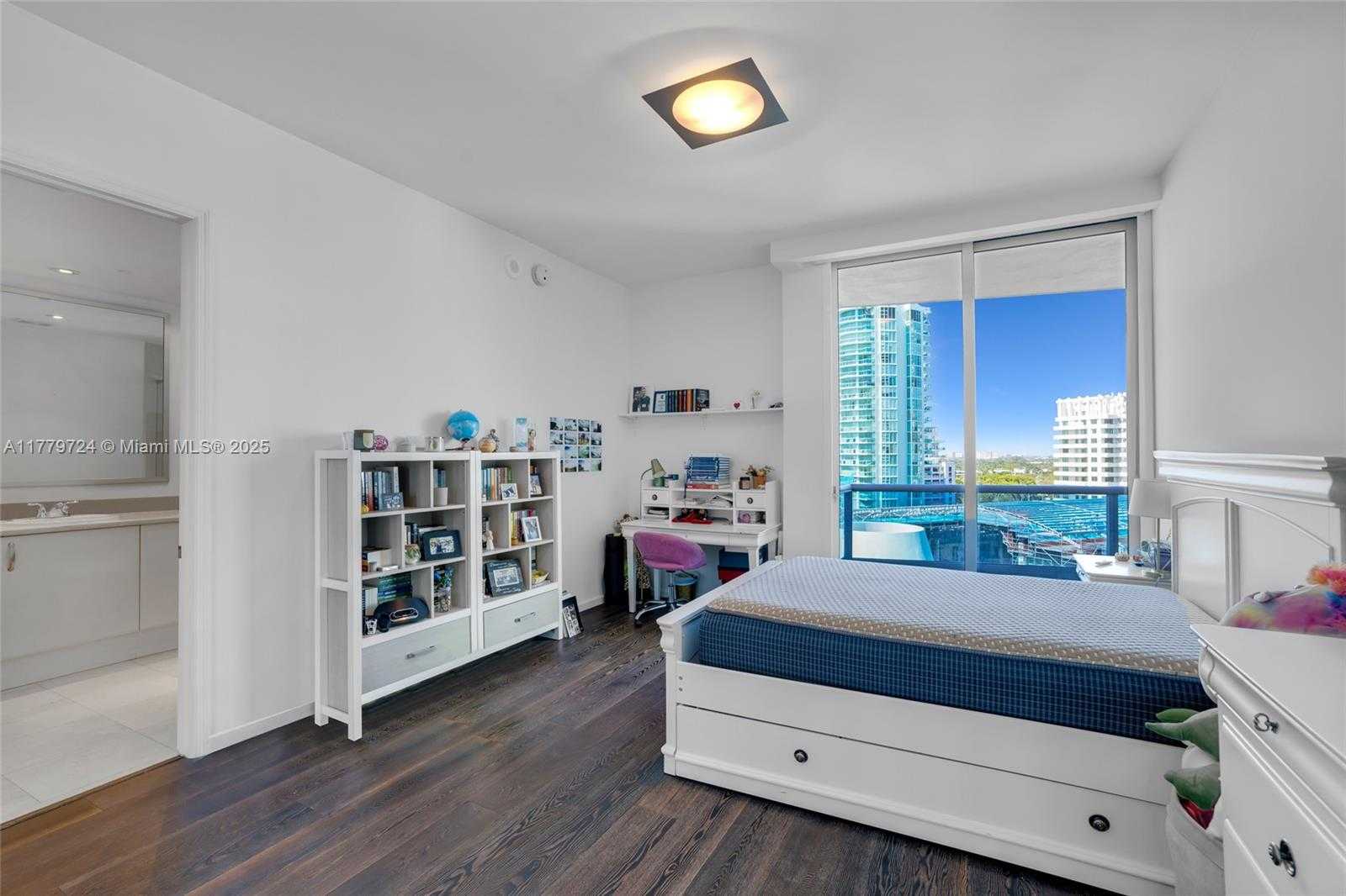 Small Image of 5959 COLLINS AVE #1105, Miami Beach Number 41