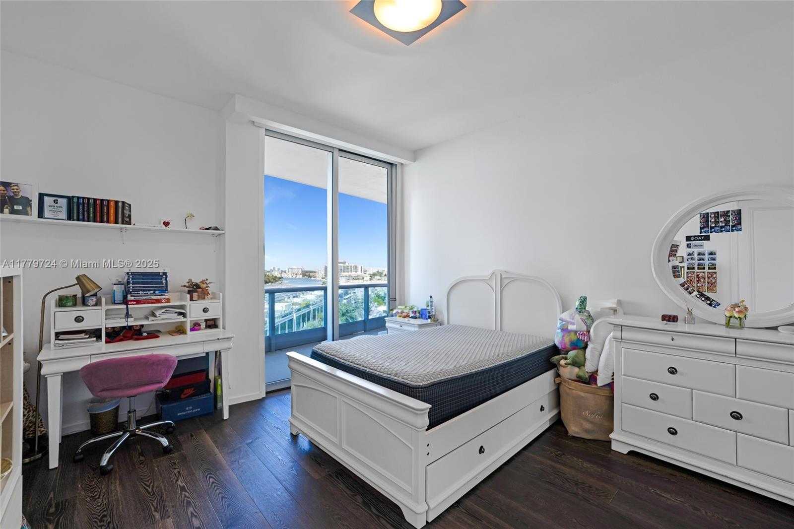 Small Image of 5959 COLLINS AVE #1105, Miami Beach Number 42