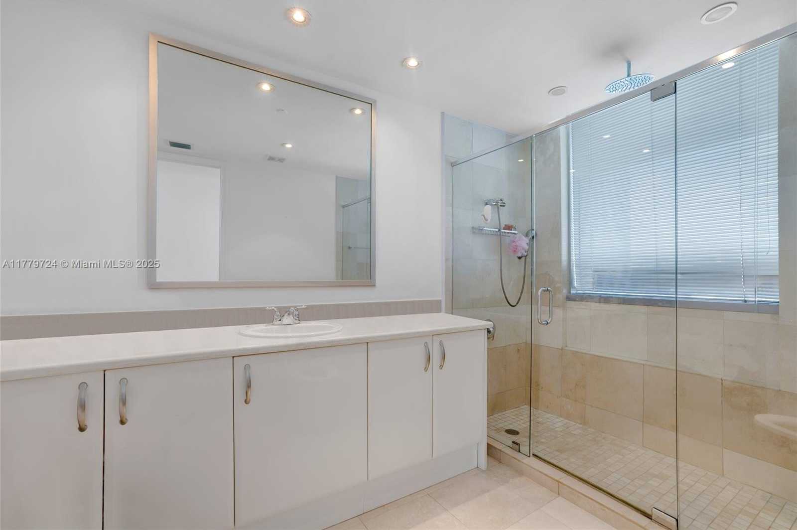 Small Image of 5959 COLLINS AVE #1105, Miami Beach Number 44
