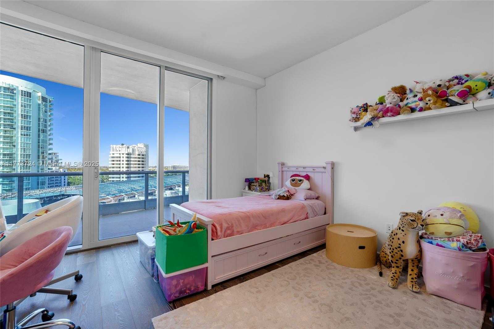 Small Image of 5959 COLLINS AVE #1105, Miami Beach Number 46
