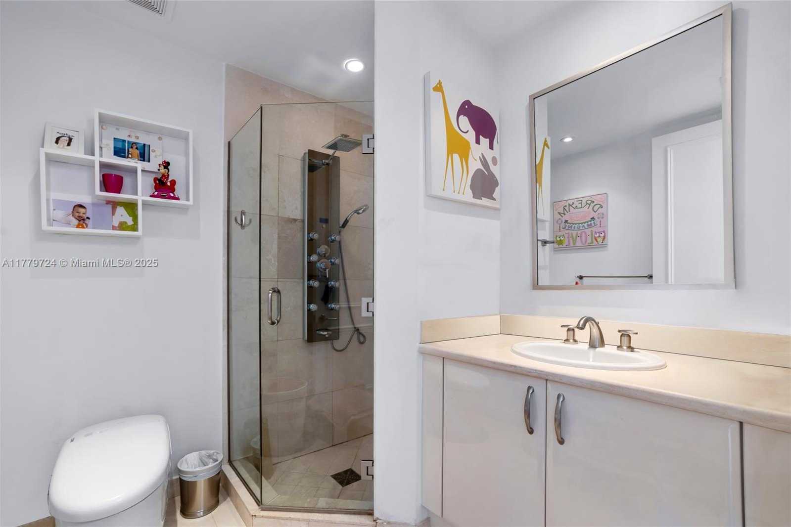 Small Image of 5959 COLLINS AVE #1105, Miami Beach Number 48