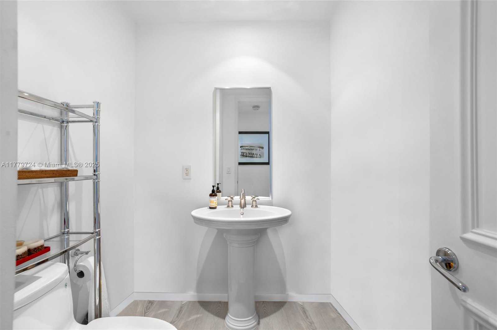 Small Image of 5959 COLLINS AVE #1105, Miami Beach Number 49