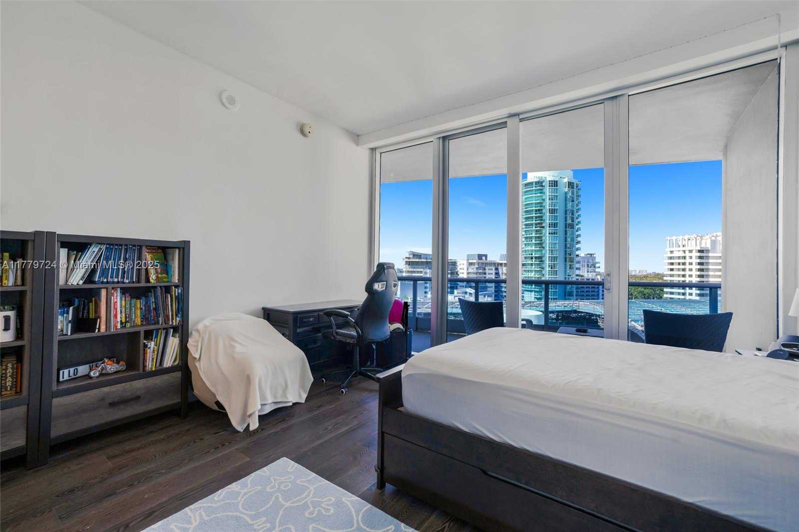 Small Image of 5959 COLLINS AVE #1105, Miami Beach Number 52