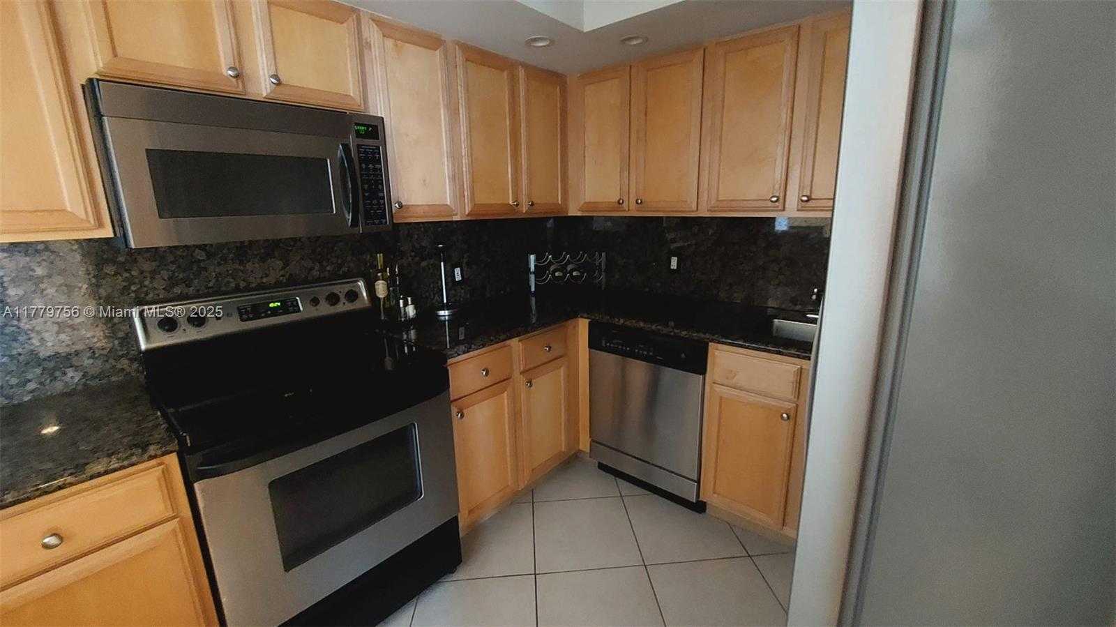 Small Image of 5600 COLLINS AVE #17J, Miami Beach Number 12