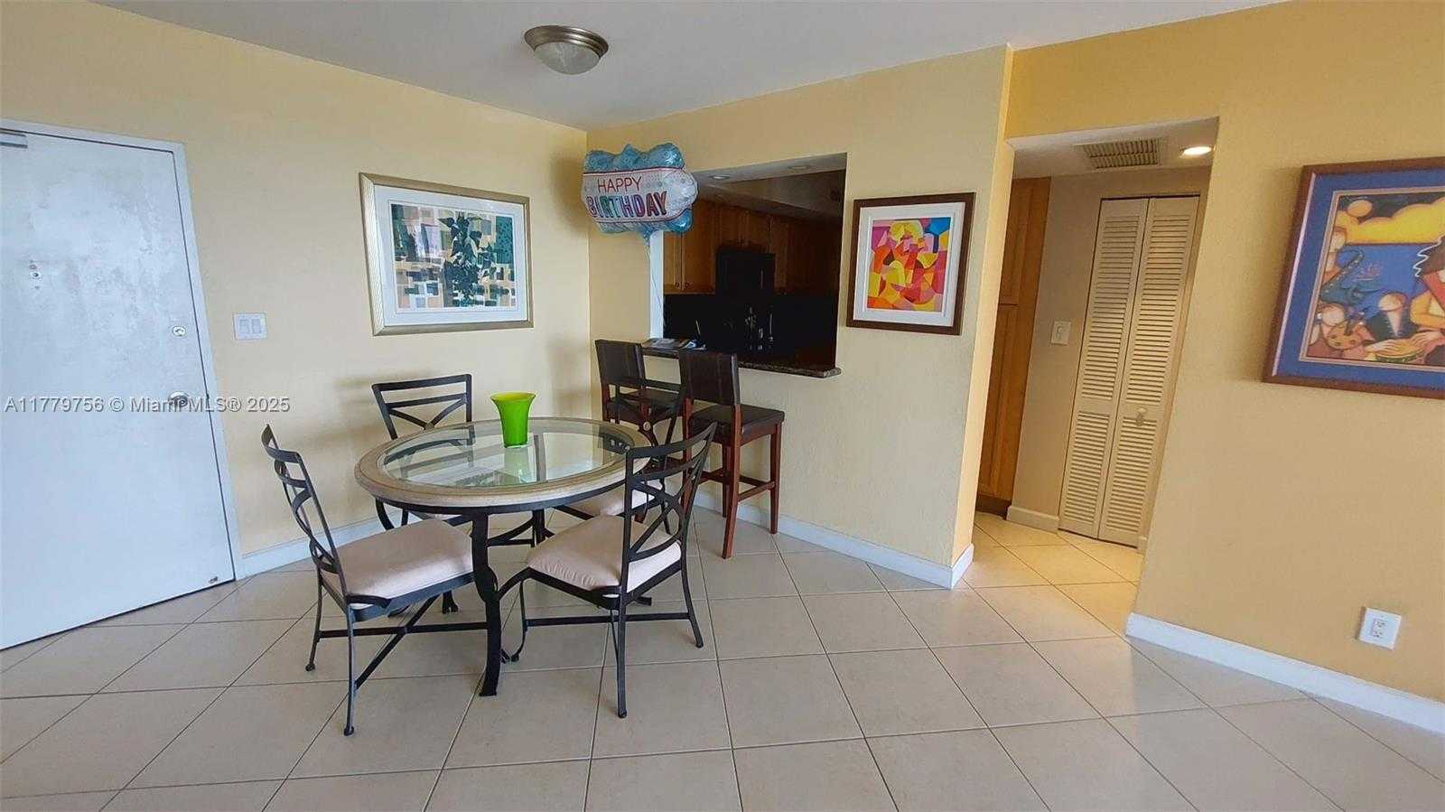 Small Image of 5600 COLLINS AVE #17J, Miami Beach Number 13