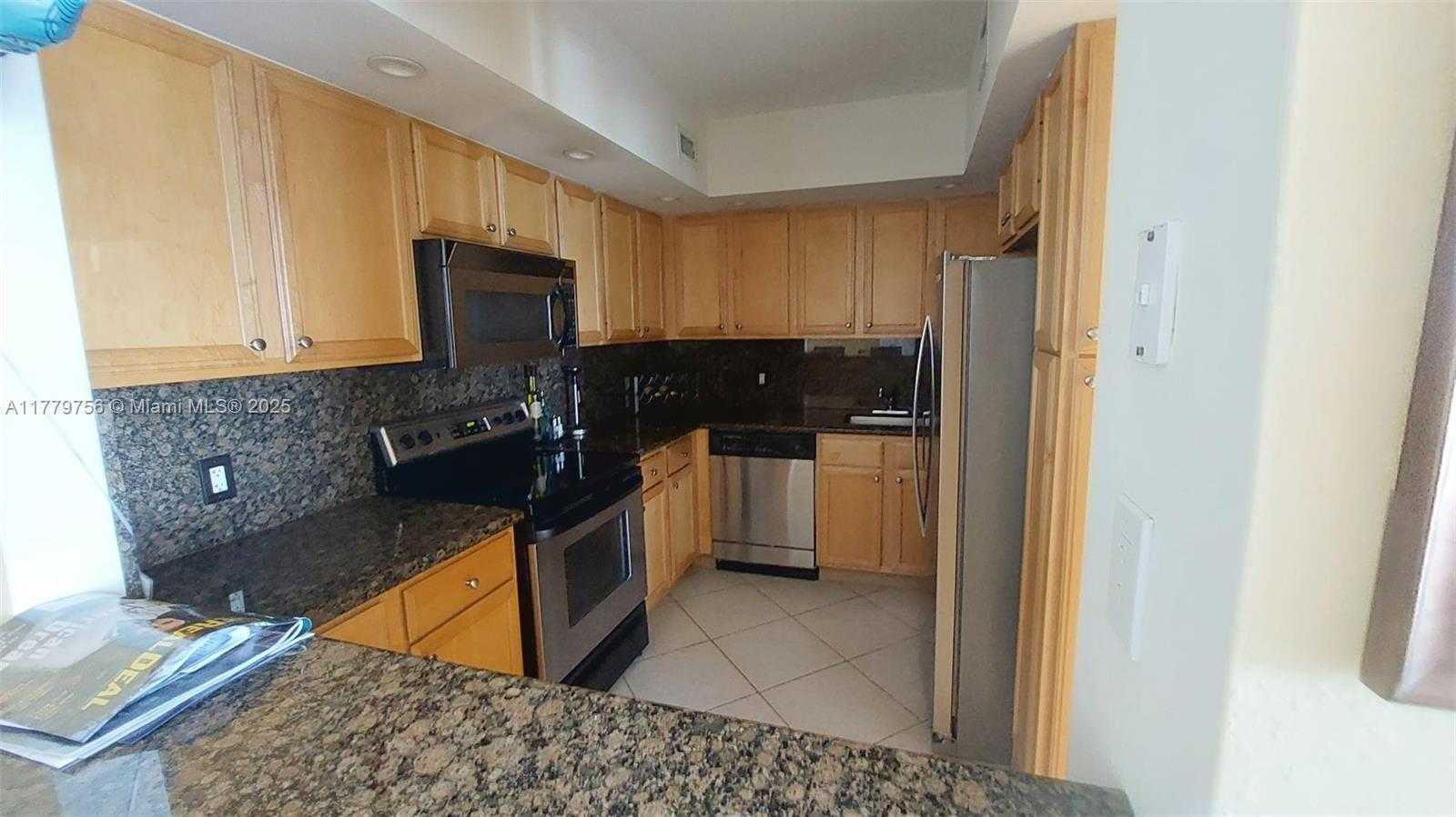 Small Image of 5600 COLLINS AVE #17J, Miami Beach Number 14