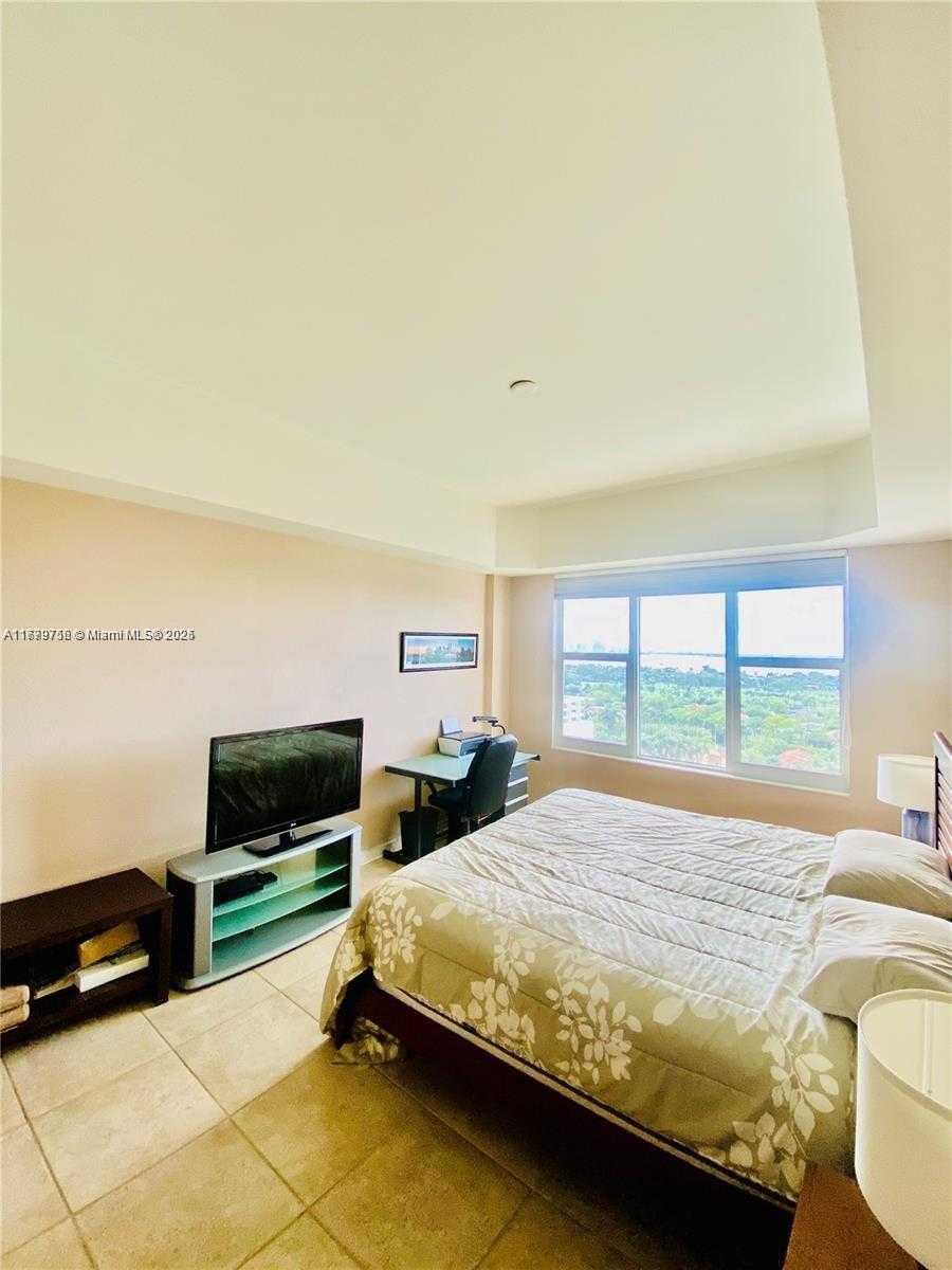Small Image of 5600 COLLINS AVE #17J, Miami Beach Number 16