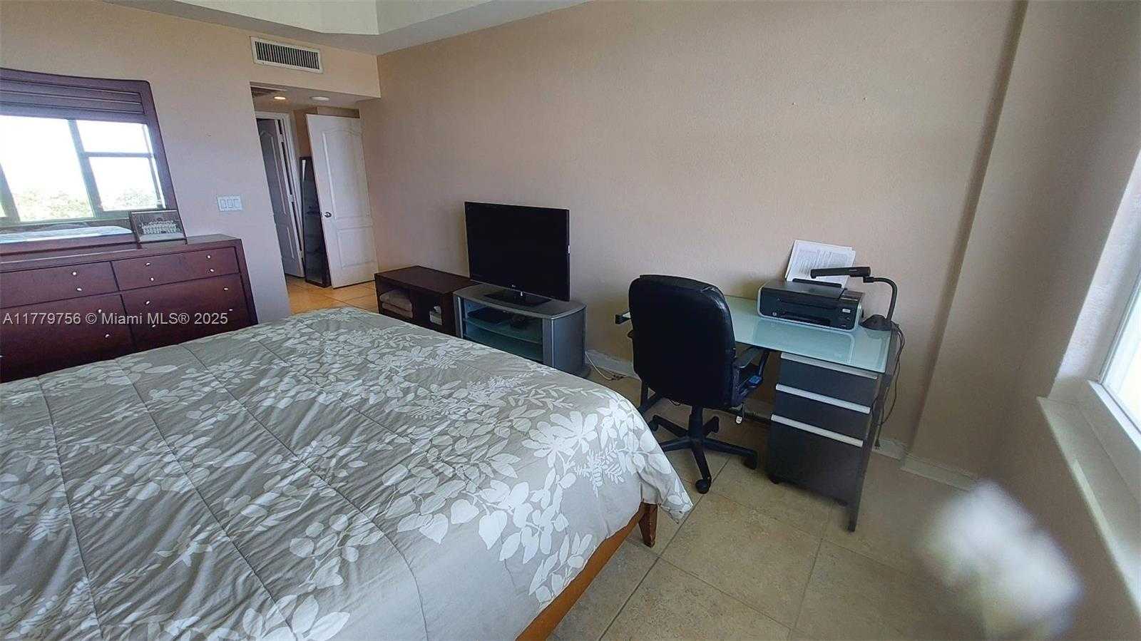 Small Image of 5600 COLLINS AVE #17J, Miami Beach Number 17