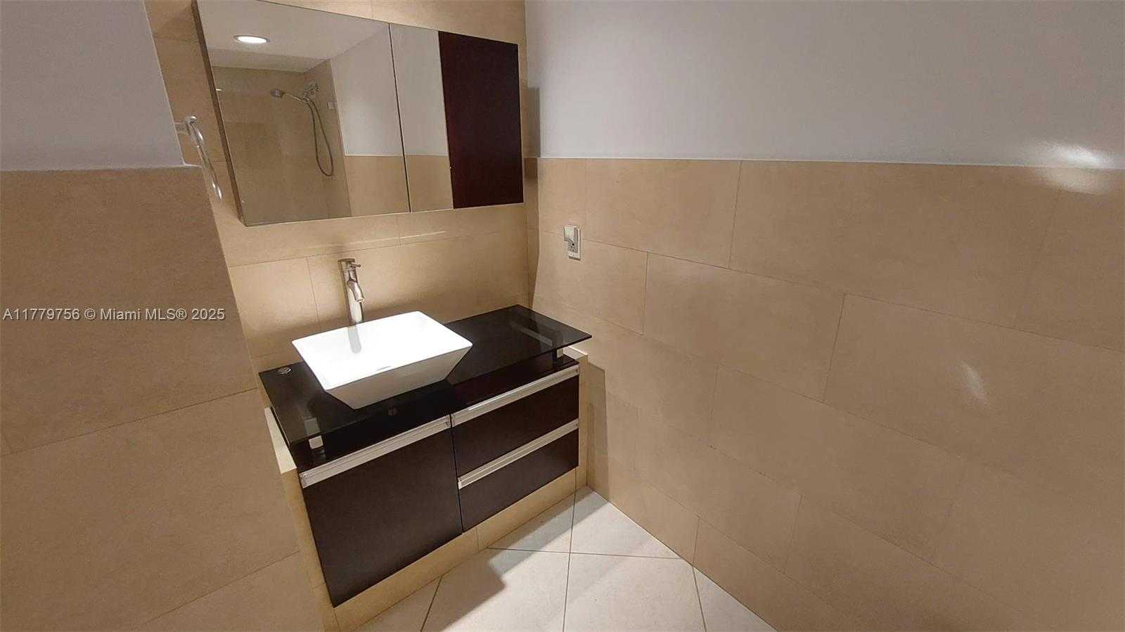 Small Image of 5600 COLLINS AVE #17J, Miami Beach Number 18