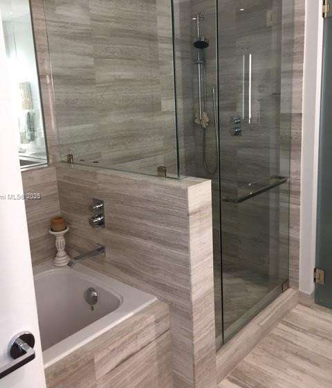 Small Image of 350 OCEAN DR #304N, Key Biscayne Number 32