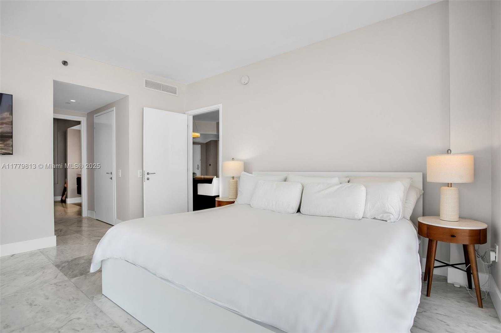 Small Image of 450 ALTON RD #2110, Miami Beach Number 15