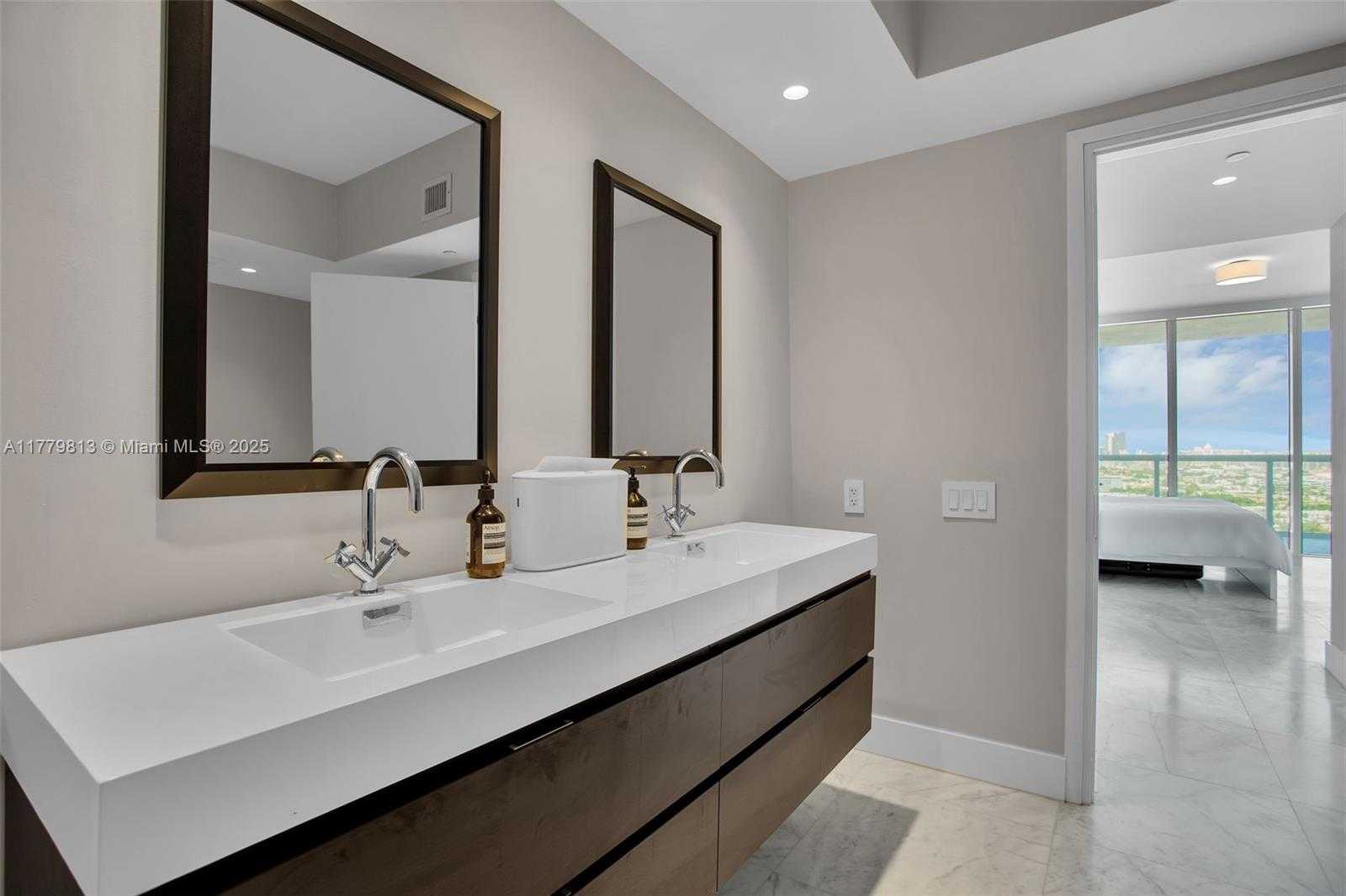 Small Image of 450 ALTON RD #2110, Miami Beach Number 18