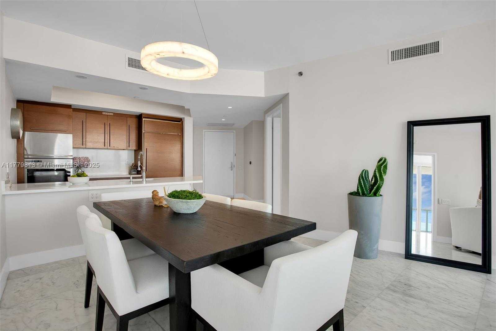 Small Image of 450 ALTON RD #2110, Miami Beach Number 5