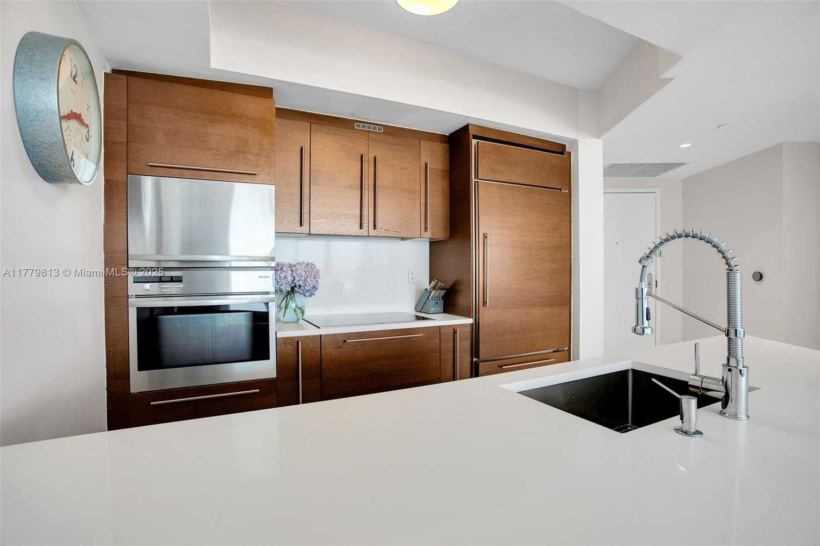 Small Image of 450 ALTON RD #2110, Miami Beach Number 8