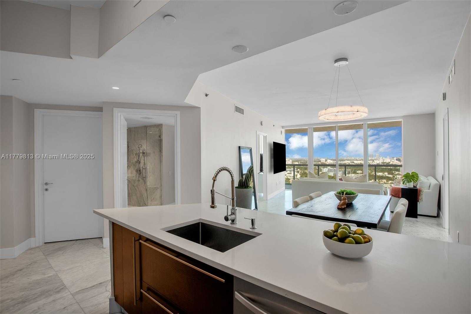 Small Image of 450 ALTON RD #2110, Miami Beach Number 9