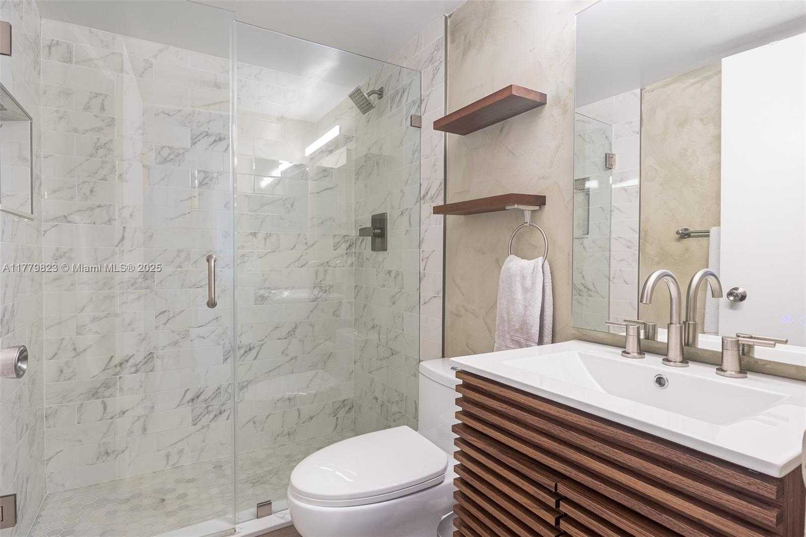 Small Image of 770 CLAUGHTON ISLAND DR #609, Miami Number 15