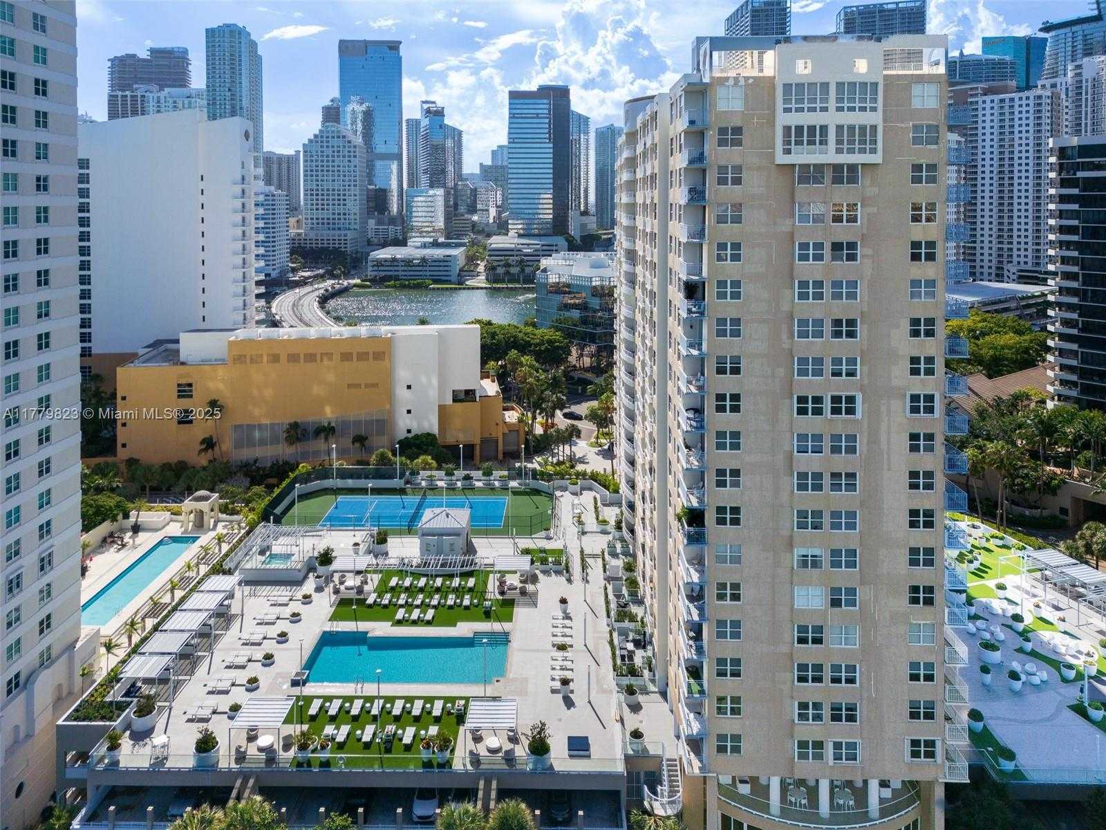 Small Image of 770 CLAUGHTON ISLAND DR #609, Miami Number 18