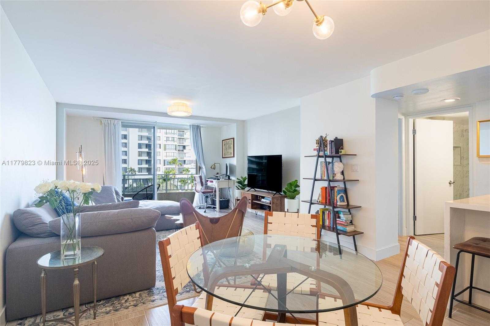 Small Image of 770 CLAUGHTON ISLAND DR #609, Miami Number 7