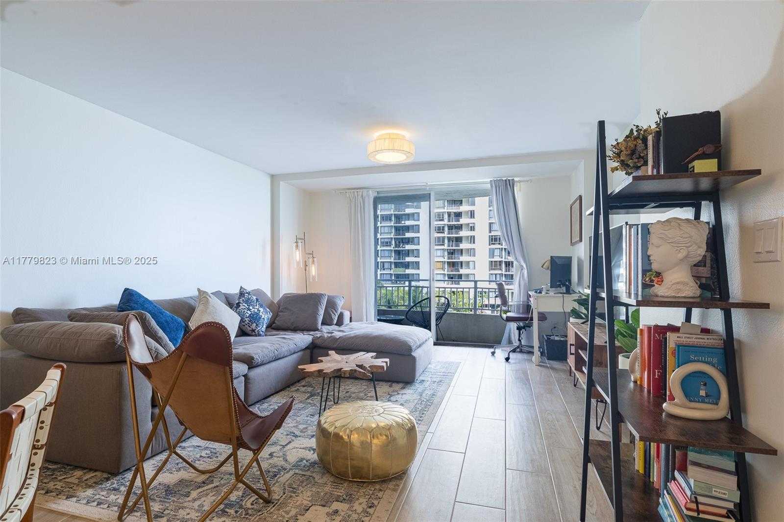 Small Image of 770 CLAUGHTON ISLAND DR #609, Miami Number 8