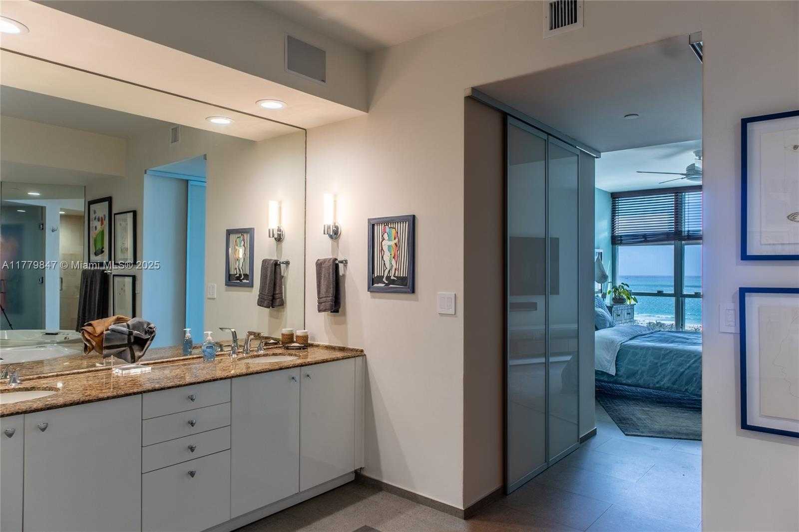 Small Image of 300 SOUTH POINTE DR #1502, Miami Beach Number 16