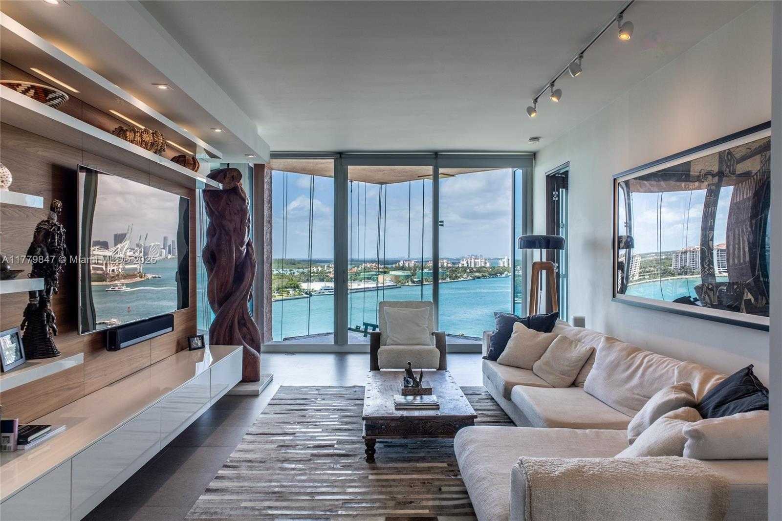 Small Image of 300 SOUTH POINTE DR #1502, Miami Beach Number 18