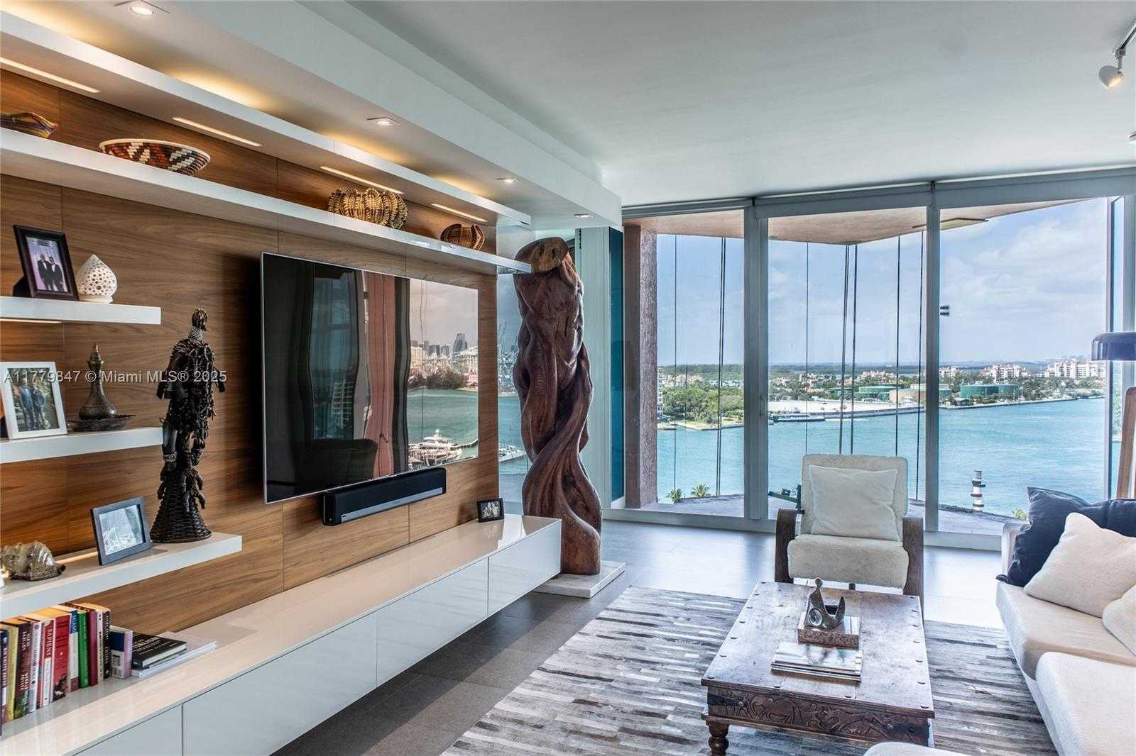 Small Image of 300 SOUTH POINTE DR #1502, Miami Beach Number 20