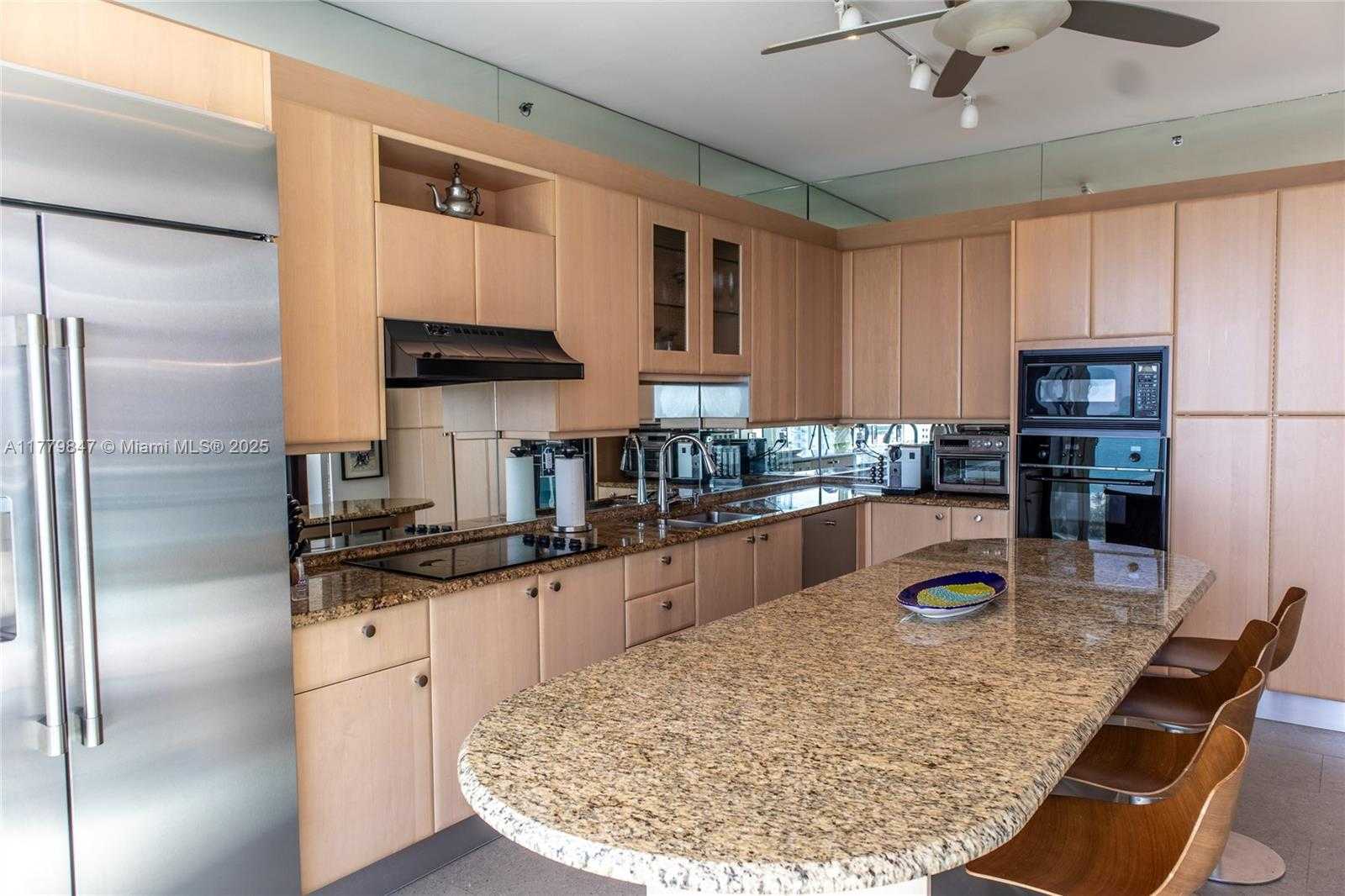 Small Image of 300 SOUTH POINTE DR #1502, Miami Beach Number 3
