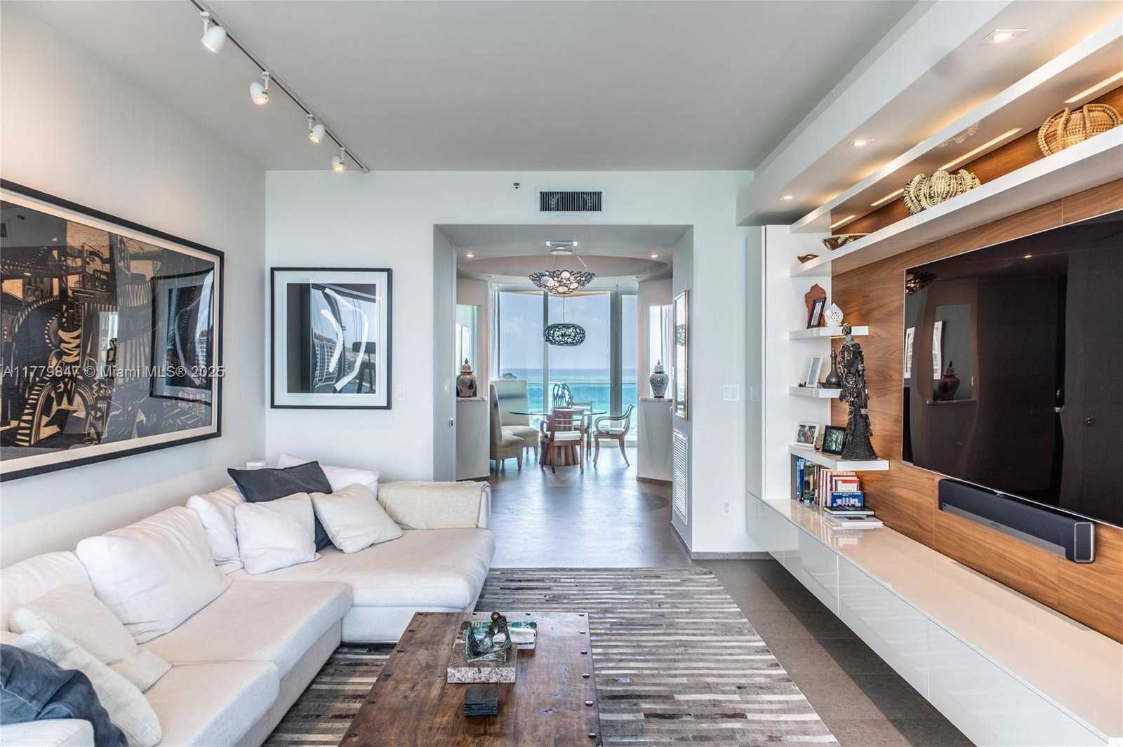 Small Image of 300 SOUTH POINTE DR #1502, Miami Beach Number 32